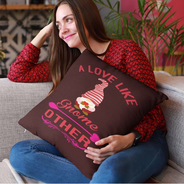 Almofada Amor Como Gnome Outro Namorados (Love Like Gnome Other Valentine Throw Pillow)