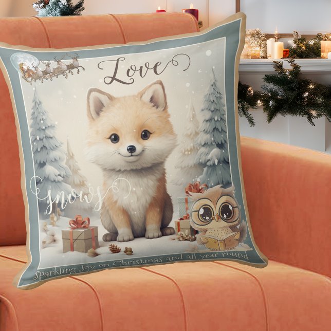 Almofada Amor Neves Doce Raposa Natal (Christmas pillow featuring a whimsical design with a fox in the snow, an owl and Santa with reindeer)