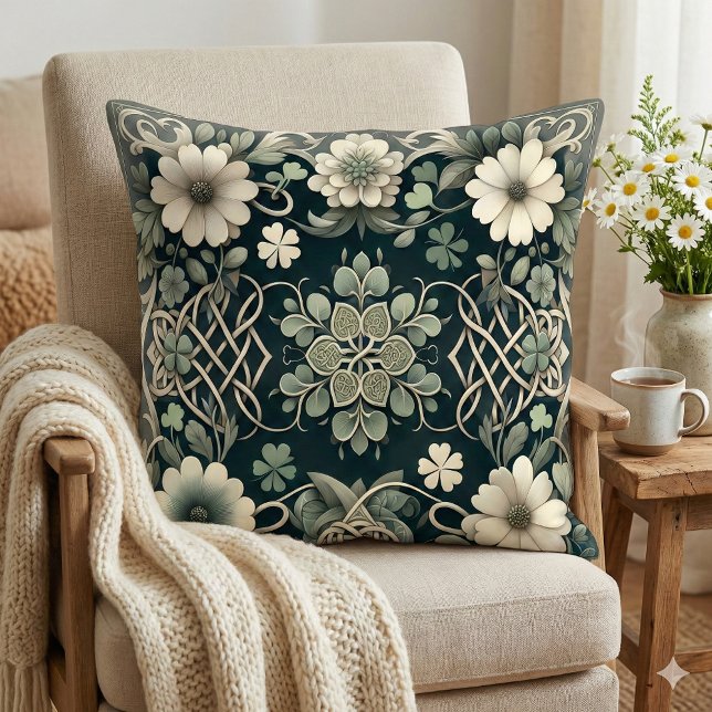 Almofada Amuleto Floral Trevo Celta (Celtic Clover Floral Charm Throw Pillow Mockup A)