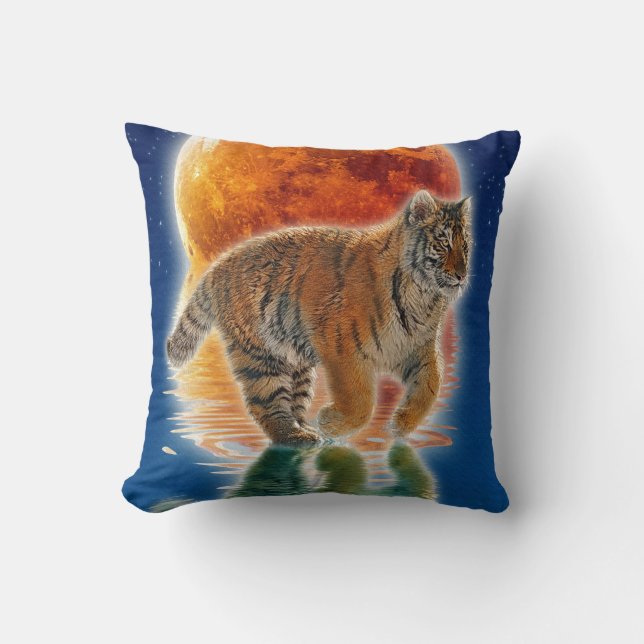 Almofada Amur Tiger Cub & Moon Wildlife Fantasy Art (Frente)
