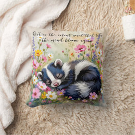 Almofada An Adorable Skunk Napping in Flowers and Quote