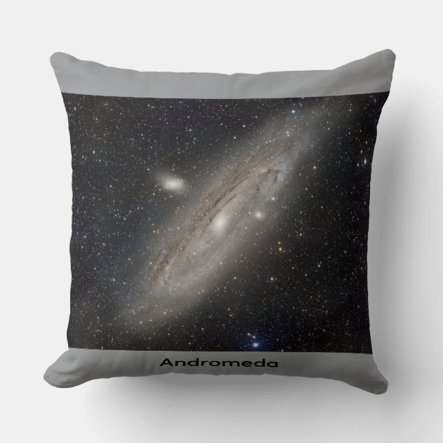 Almofada Andromeda Throw Pillow (Frente)