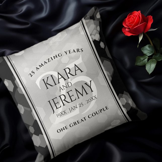 Almofada Aniversário de Casamento do 25 Silver Elegante (EO 25th Wedding Anniversary Throw Pillow on Black Silk Cover Photo)