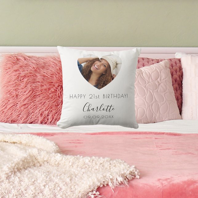 Almofada Aniversário do nome branco preto (Criador carregado)