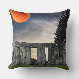 Almofada Antiga Stonehenge e Lua Vermelha Mística