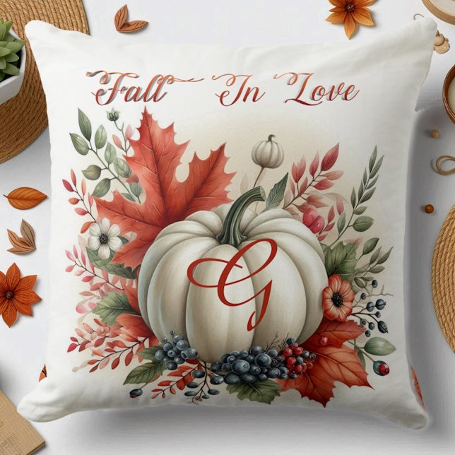 Almofada Apaixonado Monograma De Abóbora O Outono Deixa-Se  (Fall In Love Pumpkin Monogram Autumn Leaves Rustic Throw Pillow)