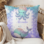 Almofada Aquarela Personalizada Sob O Mar<br><div class="desc">Adicione um toque de charme submarino à sua decoração doméstica com a nossa "Personalizada Aquarela Sob o Travesseiro decorativo do Mar". Mergulhe no mundo cômico do oceano com este maravilhoso travesseiro decorativo, com ilustrações encantadoras de aquarelas da vida marinha e cenas submarinas cativantes. De golfinhos brincalhões a recifes coloridos de...</div>