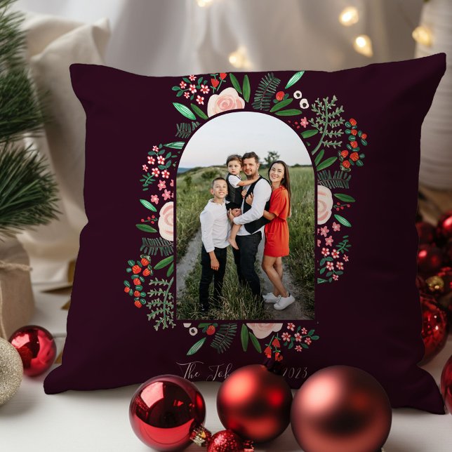 Almofada Arco de Natal Floral Moderno Foto (Modern Arch Frame Floral Merry Christmas Photo Throw Pillow)