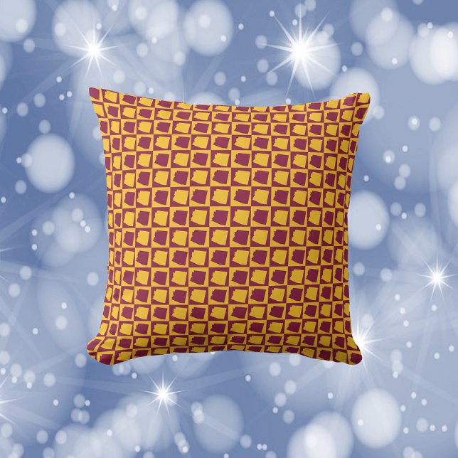 Almofada Arizona Pop Art Pattern Maroon Yellow Gold (A throw pillow with a maroon and yellow gold pattern of the US State of Arizona.)