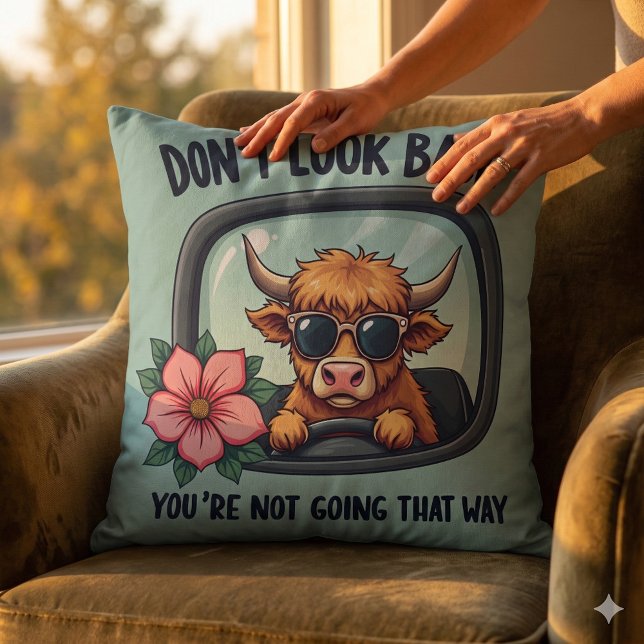 Almofada Arte Motivacional Retro Ocidental Divertida da Vac (Funny Highland Cow Retro Western Motivational Art Throw Pillow Mockup D)