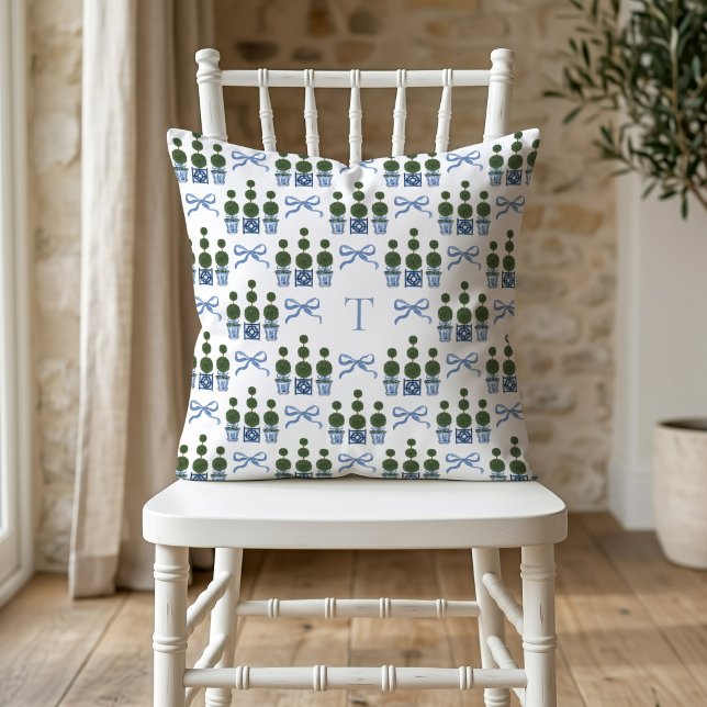 Almofada Árvore de Topiaria em Chinoiserie com Laço Monogra (Topiary Tree Bow Monogram Pillow)