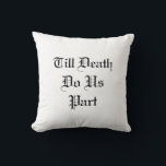 Almofada Até que a morte nos faça parte do Travesseiro deco<br><div class="desc">Este travesseiro decorativo preto e branco é acentuado com o ditado,  "Até a Morte Nos Partir",  e os nomes e a data de casamento do casal feliz.</div>