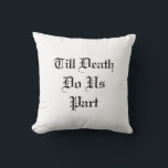 Almofada Até que a morte nos faça parte do Travesseiro deco<br><div class="desc">Este travesseiro decorativo preto e branco é acentuado com o ditado,  "Até a Morte Nos Partir",  e os nomes e a data de casamento do casal feliz.</div>