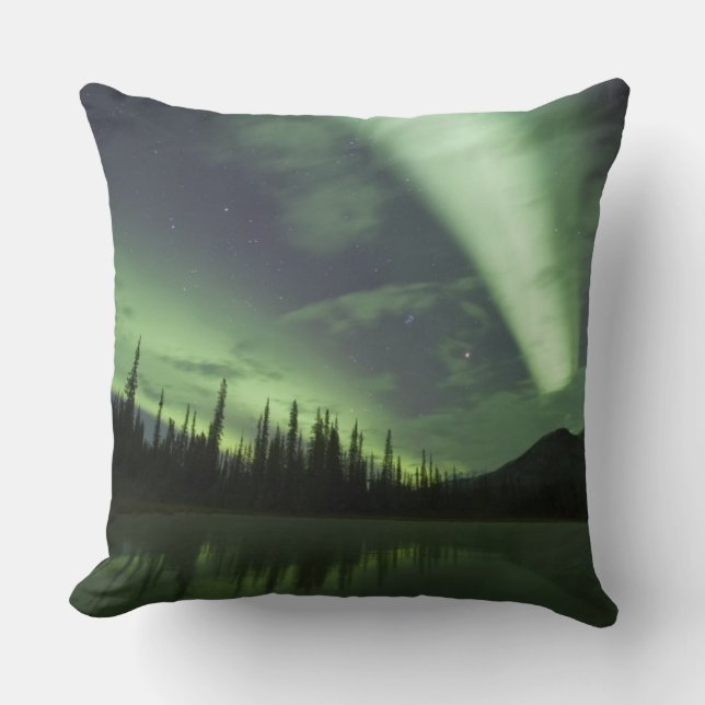 Almofada Aurora boreal é refletida em lagoa da tundra (Frente)