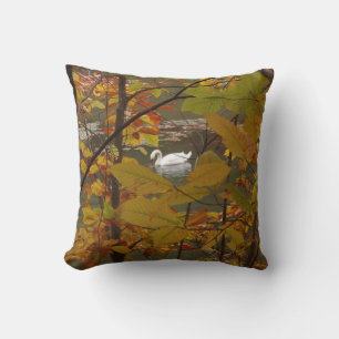 Almofada Autumn Pond com Swan