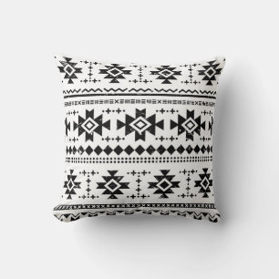 Almofada Aztec tribal, fundo branco vintage.