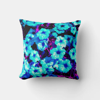 Almofada Azul E Petunias Vermelhas