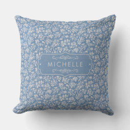 Almofada Azul Pastel Suave e Padrão Boho Floral Branco Cinz