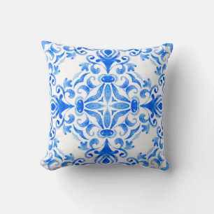 Almofada azulejo azul-abstrato e branco desenhado à mão sem