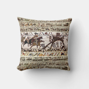ALMOFADA BAIEUX TAPESTRY SIEGE DE DINAN, ATAQUE AO CASTELO