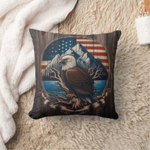 Almofada Bald Eagle Perchida por Mountain and American Flag