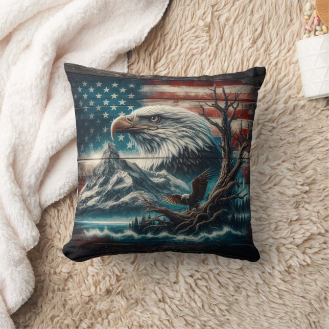 Almofada Bald Eagle Perchida por Mountain and American Flag (Cobertor)