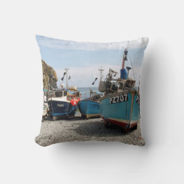 Almofada Barcos de pesca Cadgwith Cornualha Inglaterra