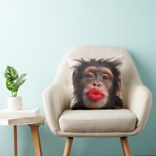 Almofada Batom Vermelho em um Chimpanzé