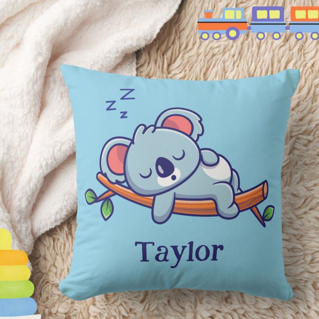 Almofada Bebê de Cartoon Koala Bear Cute Personalizado (A cute sleeping koala bear pillow, personalized with a baby or child's name, makes a great gift!)