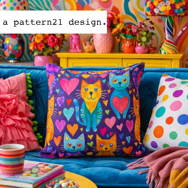 Almofada Bebês gatos e corações padrão roxo cor ousada (Whimsical rainbow cat pillow full of hearts and personality for bold, happy homes.)