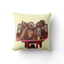 Bebês vermelhos do orangotango do carrinho de mão