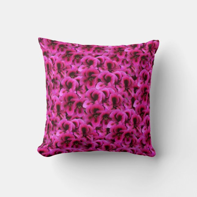 Almofada "Beleza Negra: Flores De Gerânio Magenta Apertadas (Frente)