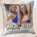 Almofada Besties Para Sempre Personalizados 2 Melhores Amig<br><div class="desc">Besties para sempre... Celebre seu melhor amigo e amizade com um travesseiro personalizado de manutenção de fotos. Seja aniversário ou Natal, este travesseiro de melhores amigos é um presente maravilhoso que será tesouro para os próximos anos. O travesseiro tem dois lados para que você possa fazer fotos diferentes em cada...</div>