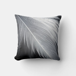 Almofada Black and White Feather  Throw Pillow