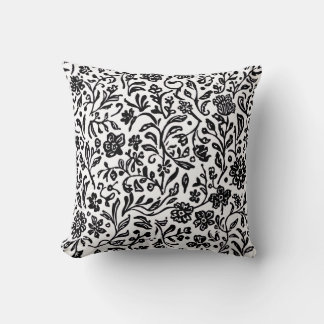 Almofada Black and White Floral Pattern Accent