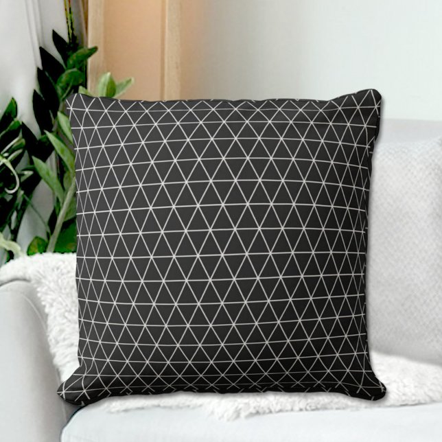 Almofada Black Triangles Pattern Throw Pillow (Criador carregado)