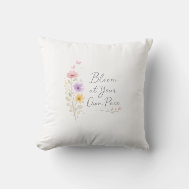 Almofada Bloom at Your Own Pace – Soft Floral Inspirational (Frente)