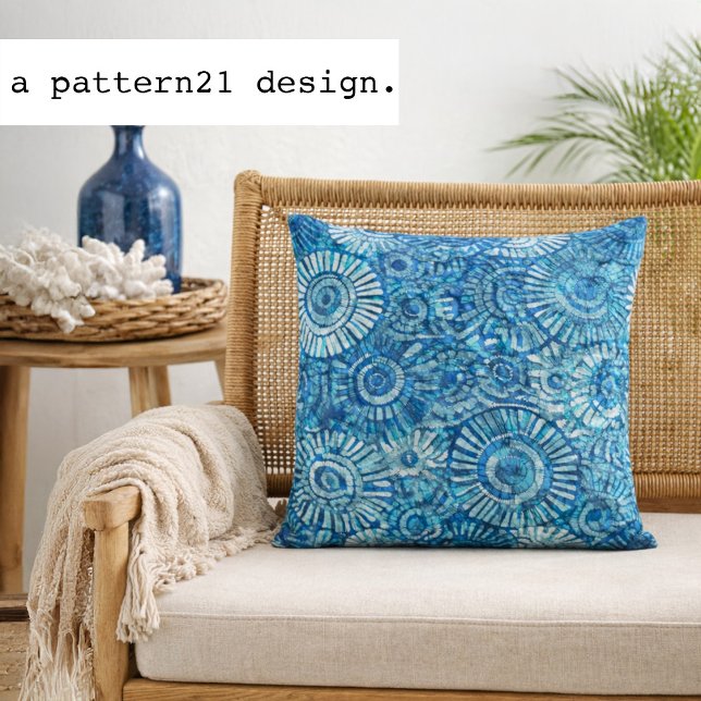 Almofada blue circle batik pattern (Hand dyed batik style pillow adds bold ocean blue pattern to relaxed coastal spaces)