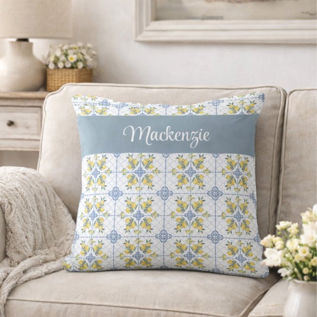 Almofada Blue Watercolor French Country Lemon Name Monogram (Criador carregado)