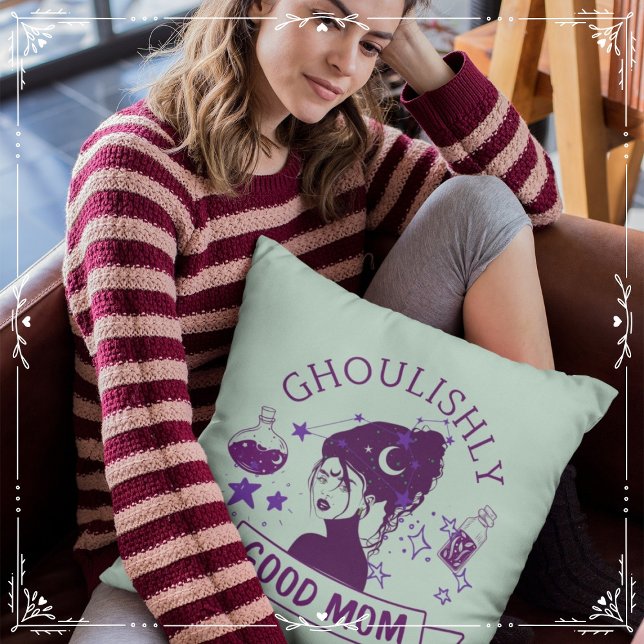 Almofada Boa Mãe (Ghoulishly Good Mom Cover from The Beekeeper Store)