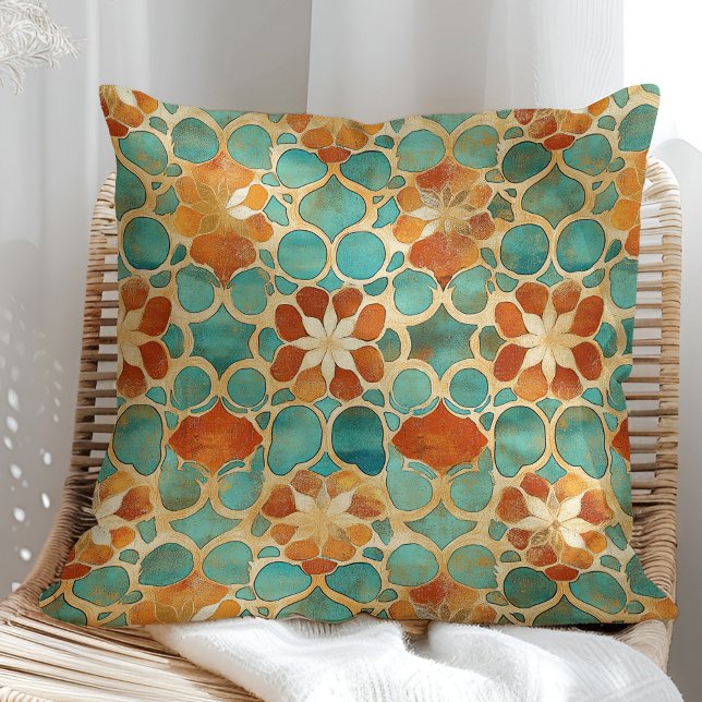 Almofada Boho Marroquoise Turquoise e Terracotta Floral (Boho Moroccan Turquoise and Terracotta Floral Throw Pillow in a sunny boho rattan armchair.)
