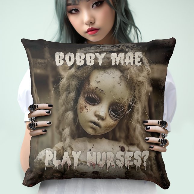 Almofada Boneca de Enfermeira Assombrada - Filme de Horror (Want to play nurses with your creepy little pillow friend? She's so cute, you know you want to !)