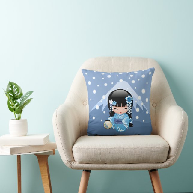Almofada Boneca Kokeshi de Inverno - Garota Geisha da Monta (Cadeira)