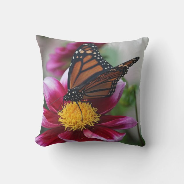 Almofada Borboleta Monarca em Flor Dahlia Rosa Profundo Fot (Frente)