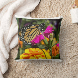 Almofada Borboleta Monarca na Flor Marigold Rosa
