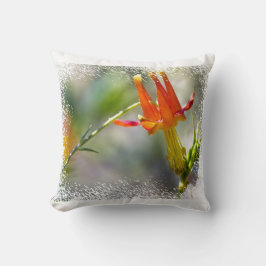 Almofada Borda Branca de Crimson Columbine