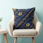 Almofada Bordados Vintage parecem Flores Douradas Azuis<br><div class="desc">Vintage Embroidery parece Blue Dourada Flores com aparência texturizada. Confortável sem a comichão do 😀 real bordado</div>