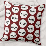 Almofada Borgonha de padrão de logotipo simples<br><div class="desc">Simples design de logotipo minimalista para promover a lealdade marca e promover sua pequena empresa. Substitua o logotipo pelo seu e altere a cor de fundo na Ferramenta Design para personalizar.</div>