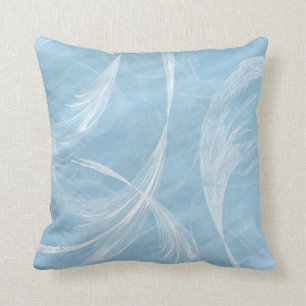 Almofada branco sobre o toque azul de penas