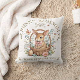 Almofada Bunny Blossom Easter Rabbit in Floral Basket